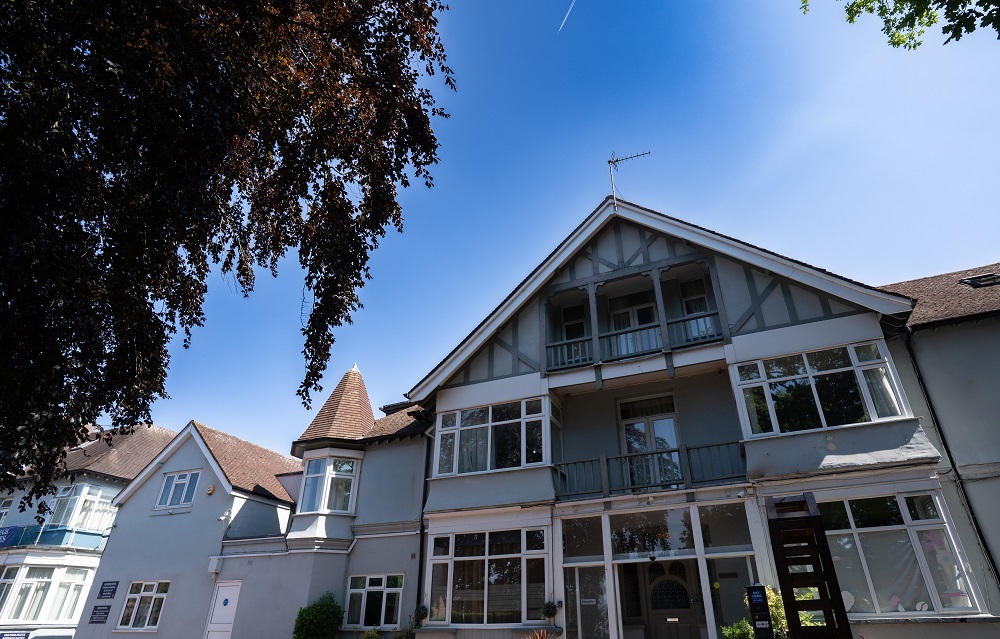Heathrow Slough Hotel & Suites - Avida Studios-2