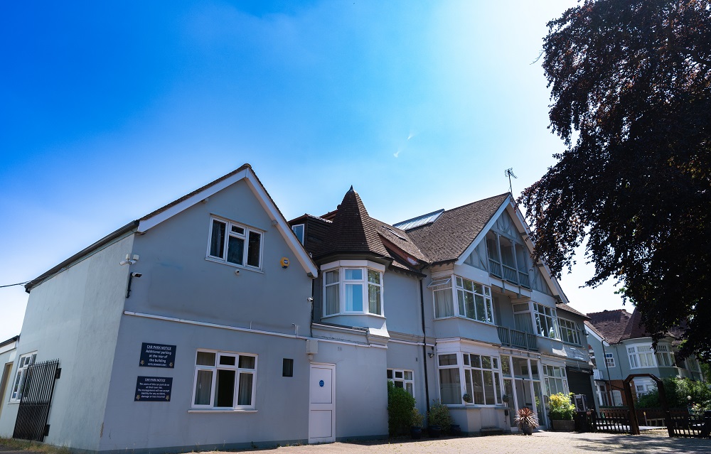 Heathrow Slough Hotel & Suites - Avida Studios-3