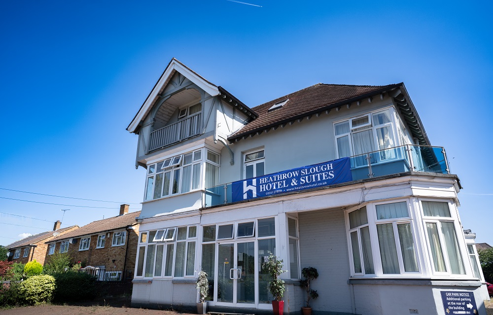 Heathrow Slough Hotel & Suites - Avida Studios-4