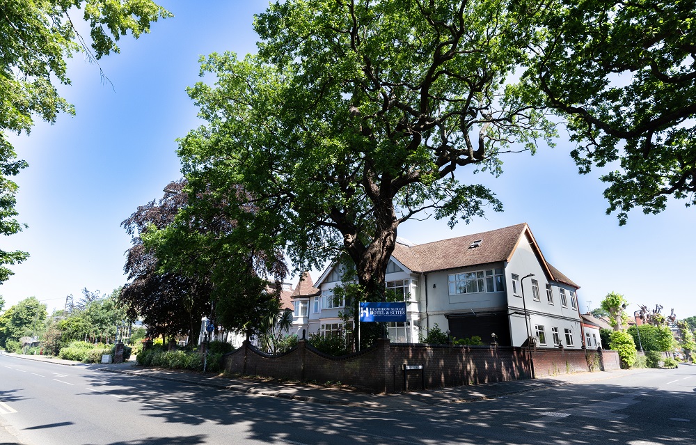 Heathrow Slough Hotel & Suites - Avida Studios-7